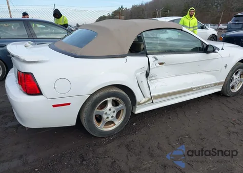 2002 Ford Mustang z USA, uszkodzony, nr VIN 1FAFP44482F114330